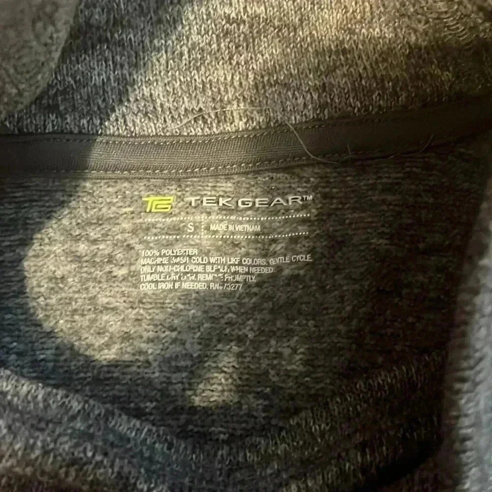 TEK Gear pullover size small - Picture 2 of 3